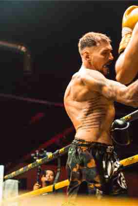 Fight 14 - Khan vs Pettifer - Image 16