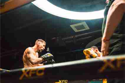 Fight 14 - Khan vs Pettifer - Image 17