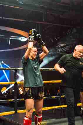 Fight 5 - McFarlane vs Carron - Image 20