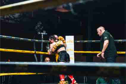 Fight 5 - McFarlane vs Carron - Image 21